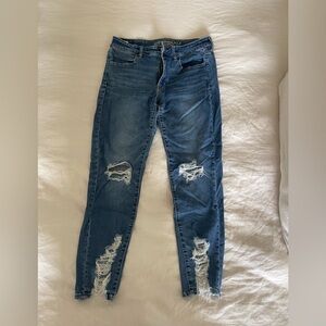 American Eagle Distressed Crop Jegging